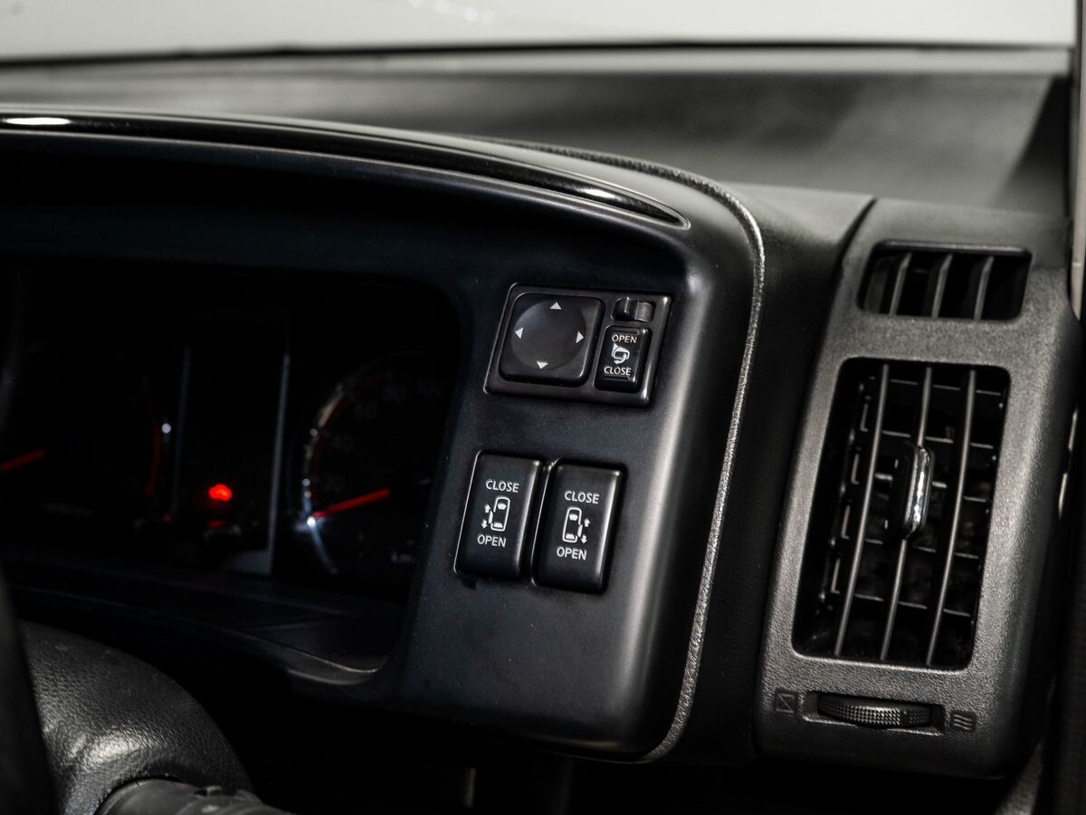Nissan Serena 2010 - фото автомобиля