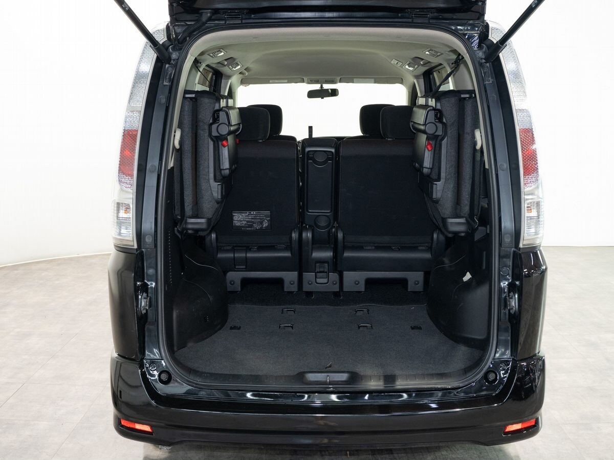 Nissan Serena 2010 - фото автомобиля