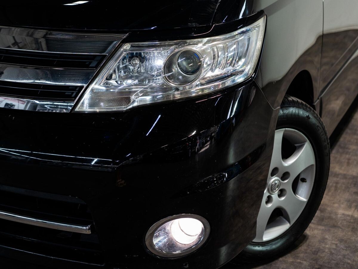 Nissan Serena 2010 - фото автомобиля