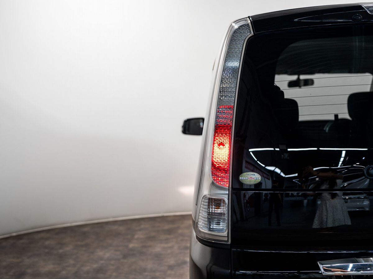 Nissan Serena 2010 - фото автомобиля