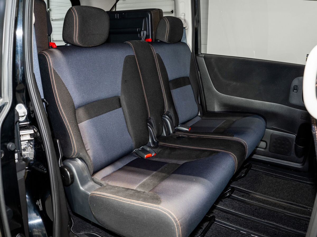 Nissan Serena 2010 - фото автомобиля
