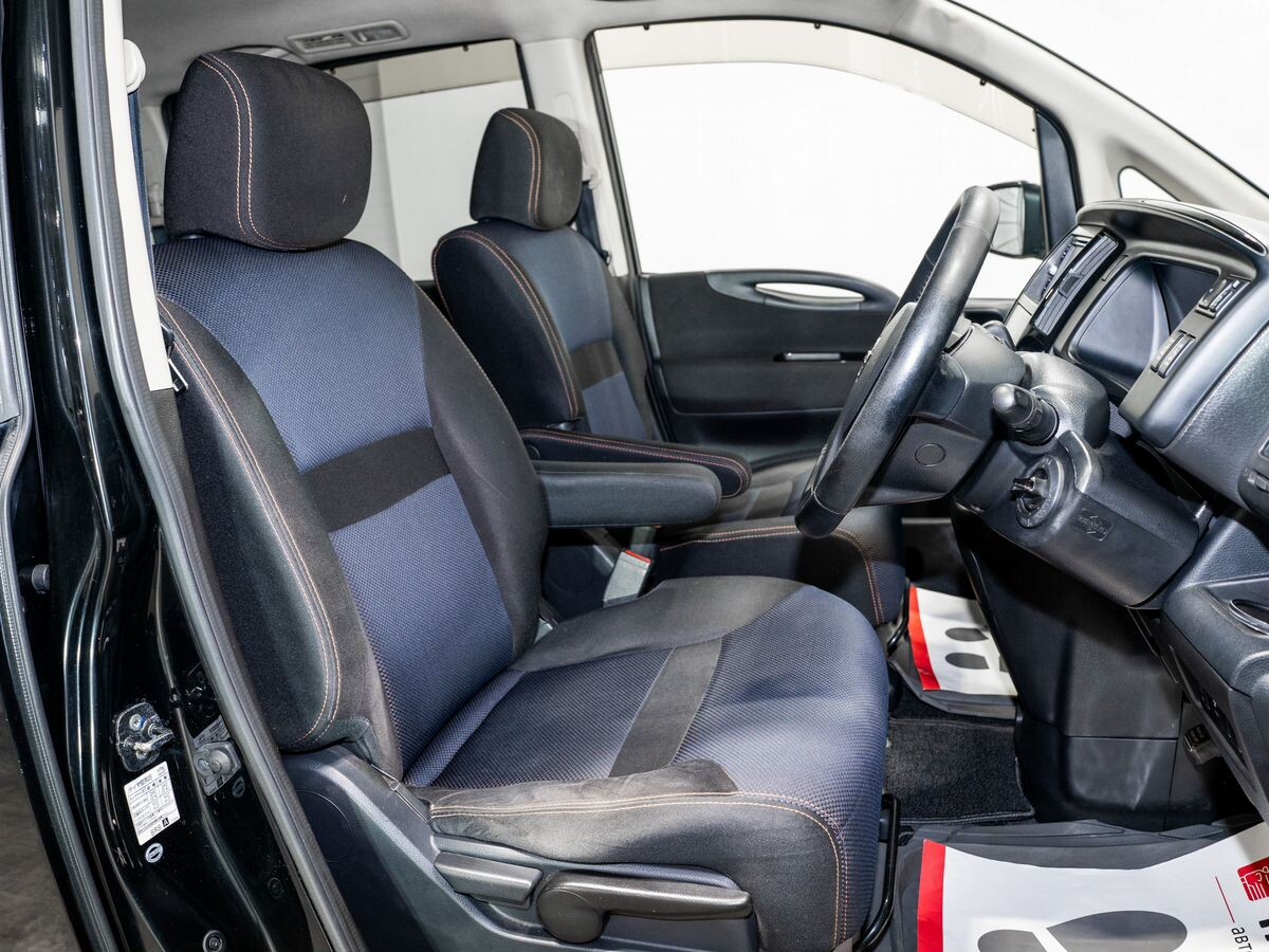 Nissan Serena 2010 - фото автомобиля