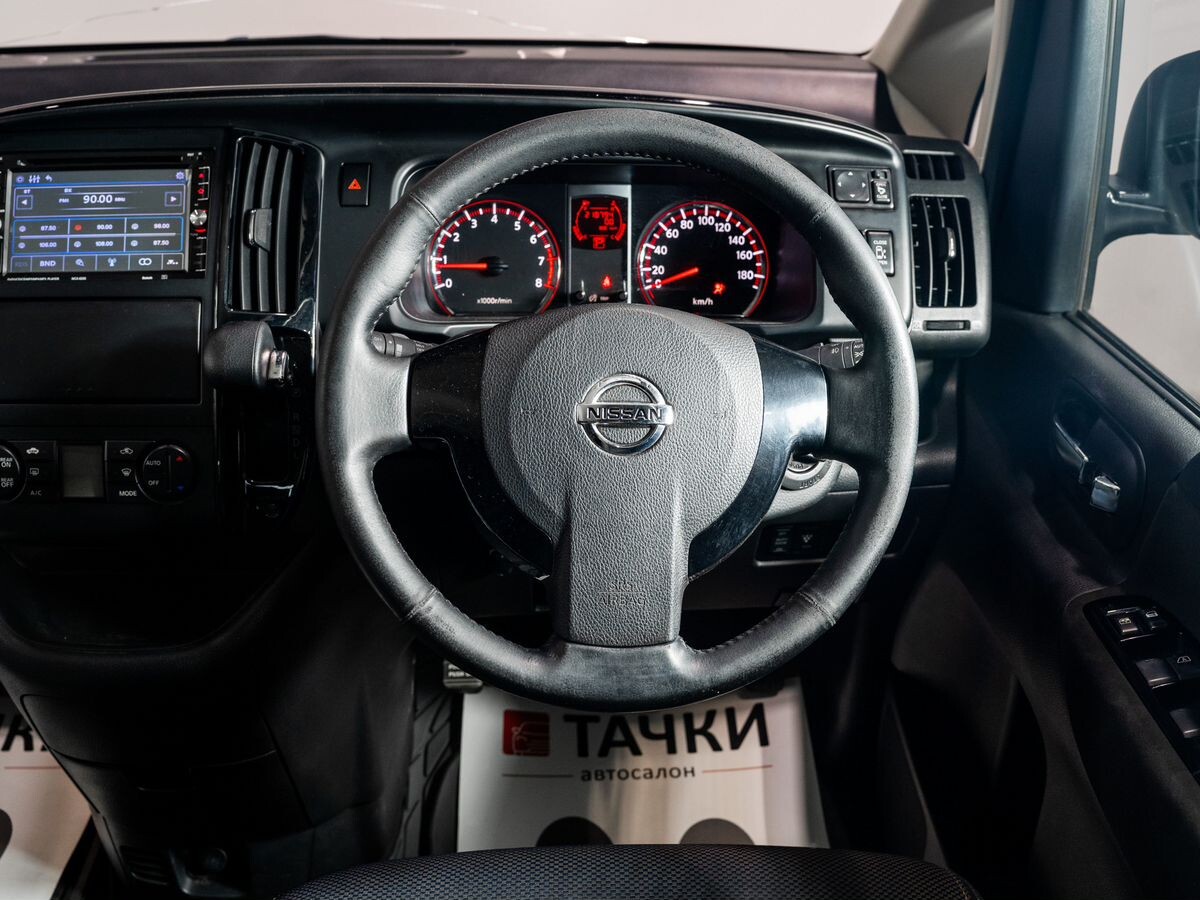 Nissan Serena 2010 - фото автомобиля
