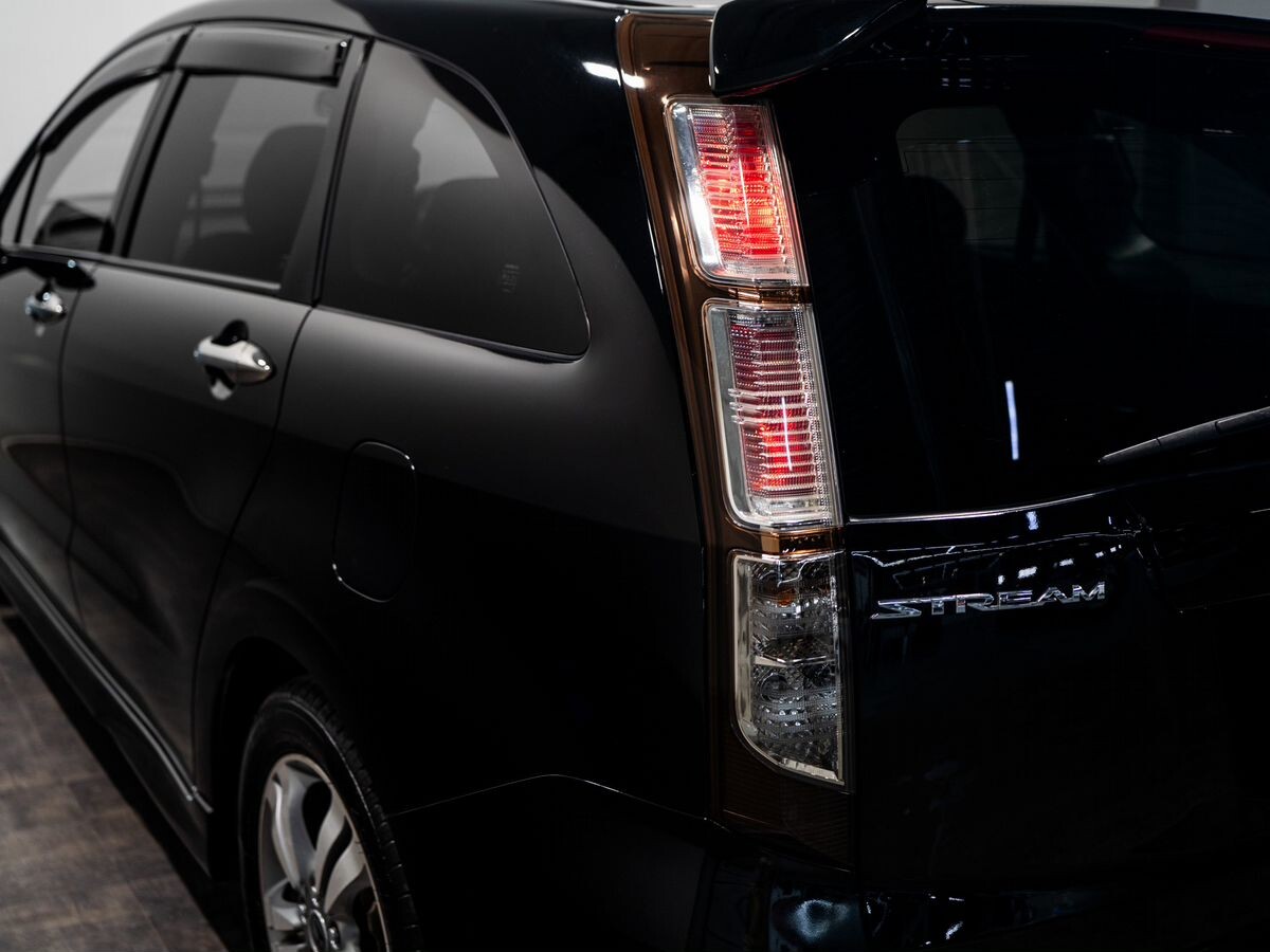 Honda Stream 2009 - фото автомобиля