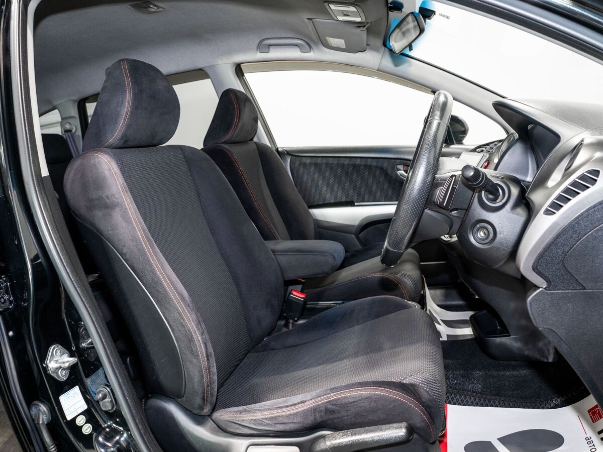 Honda Stream 2009 - фото автомобиля
