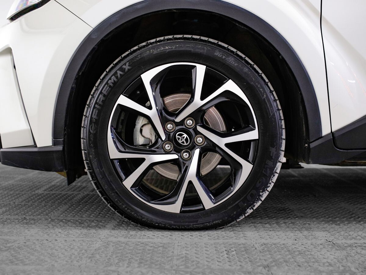 Toyota C-HR 2020 - фото автомобиля