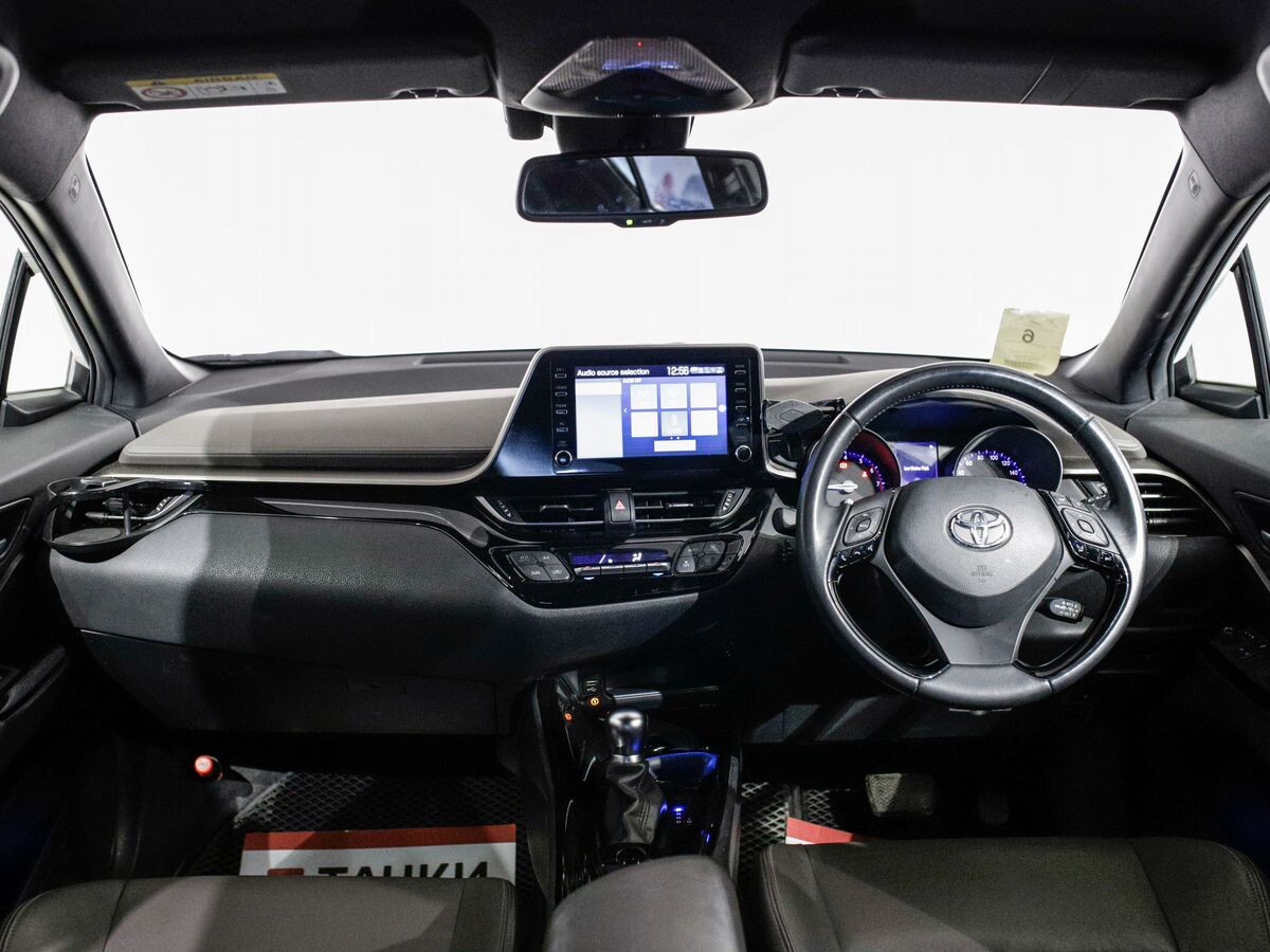 Toyota C-HR 2020 - фото автомобиля