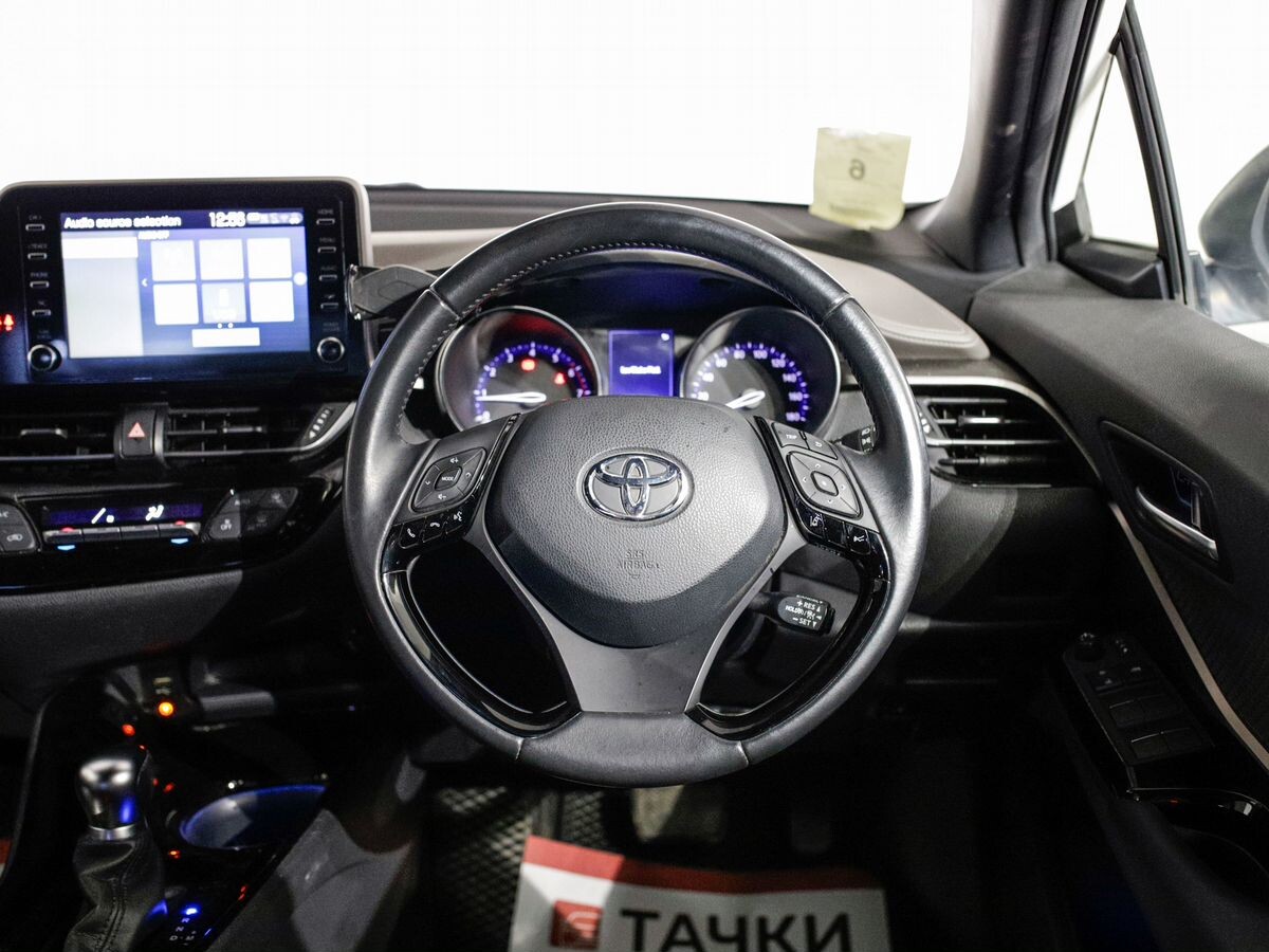 Toyota C-HR 2020 - фото автомобиля