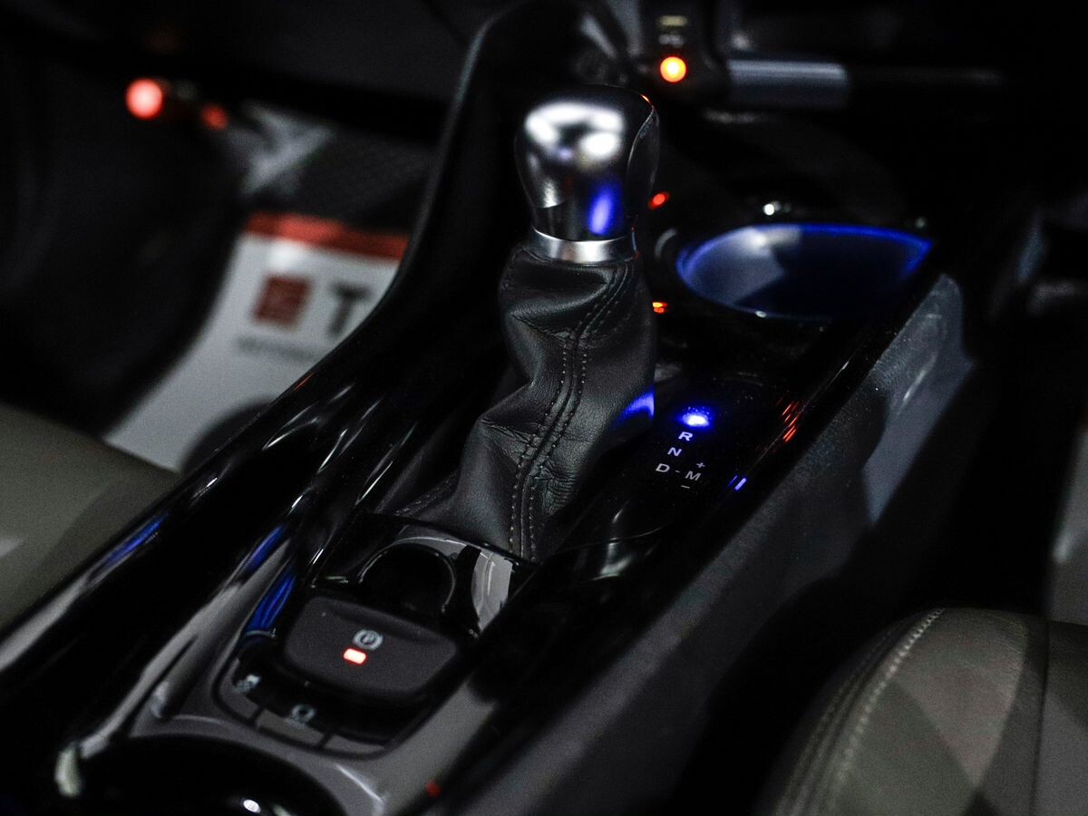 Toyota C-HR 2020 - фото автомобиля