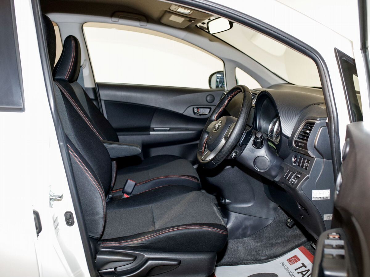 Toyota Ractis 2011 - фото автомобиля