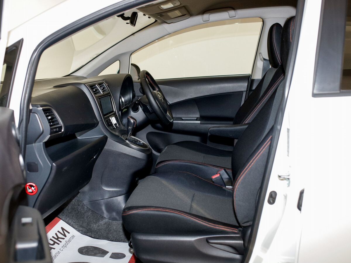 Toyota Ractis 2011 - фото автомобиля