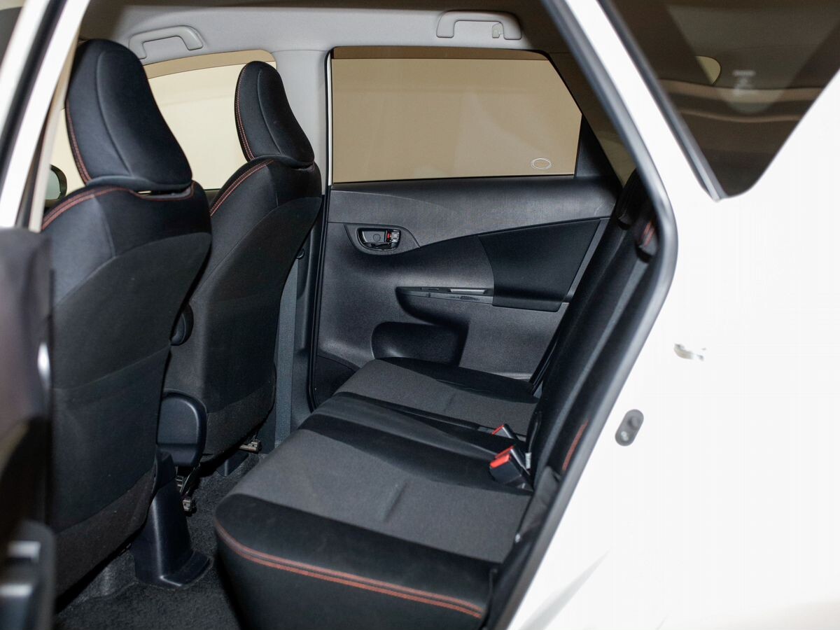 Toyota Ractis 2011 - фото автомобиля