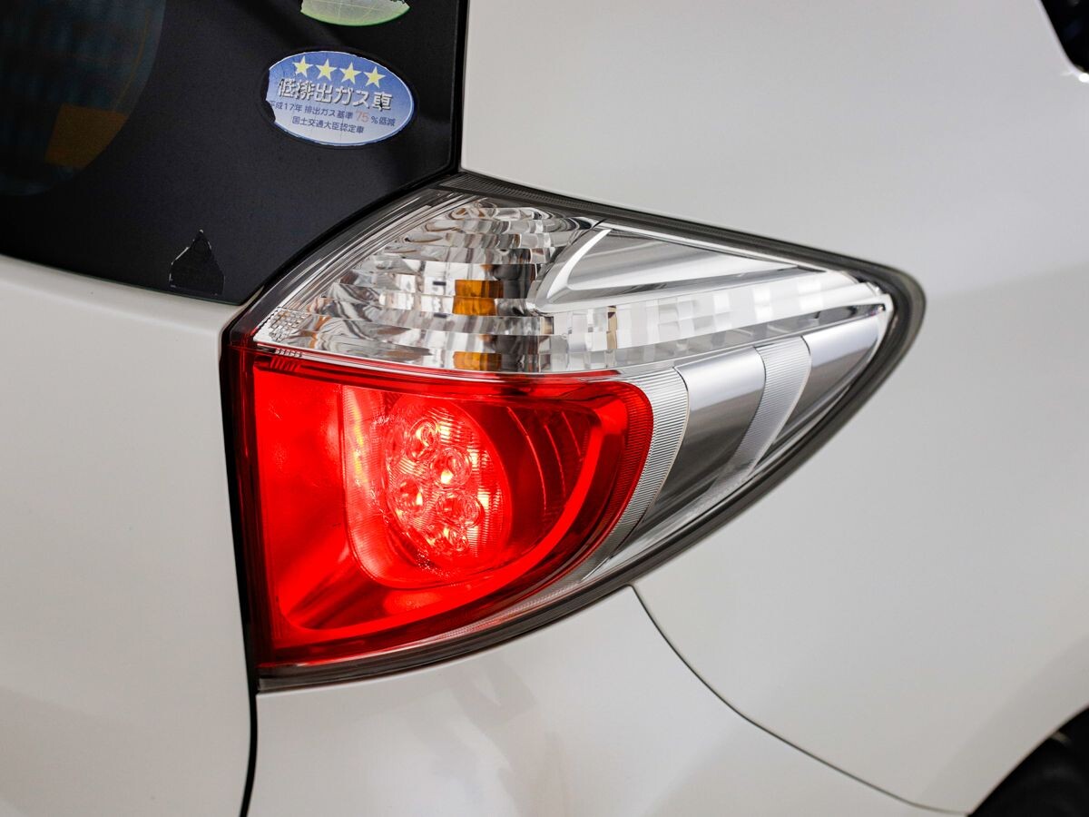 Toyota Ractis 2011 - фото автомобиля