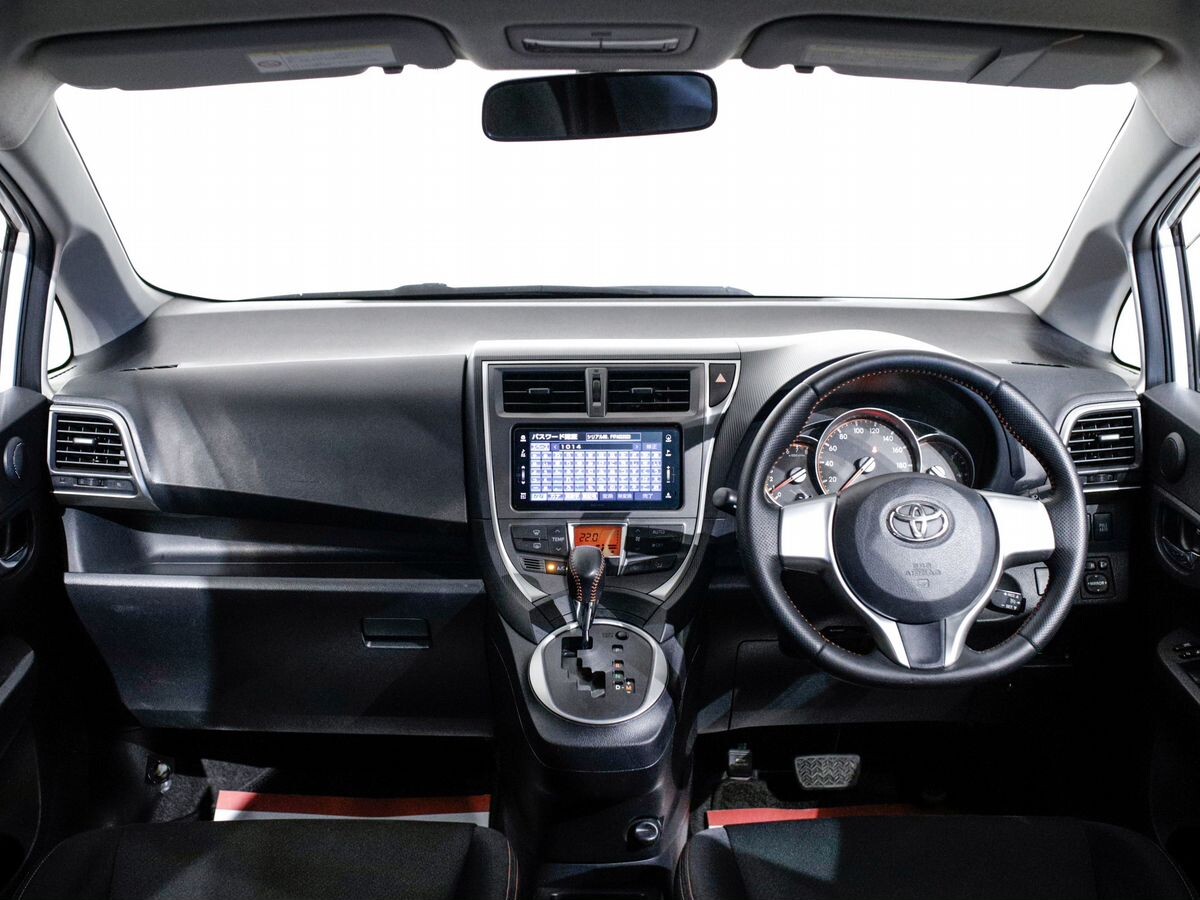 Toyota Ractis 2011 - фото автомобиля
