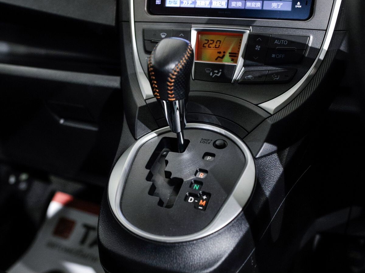 Toyota Ractis 2011 - фото автомобиля