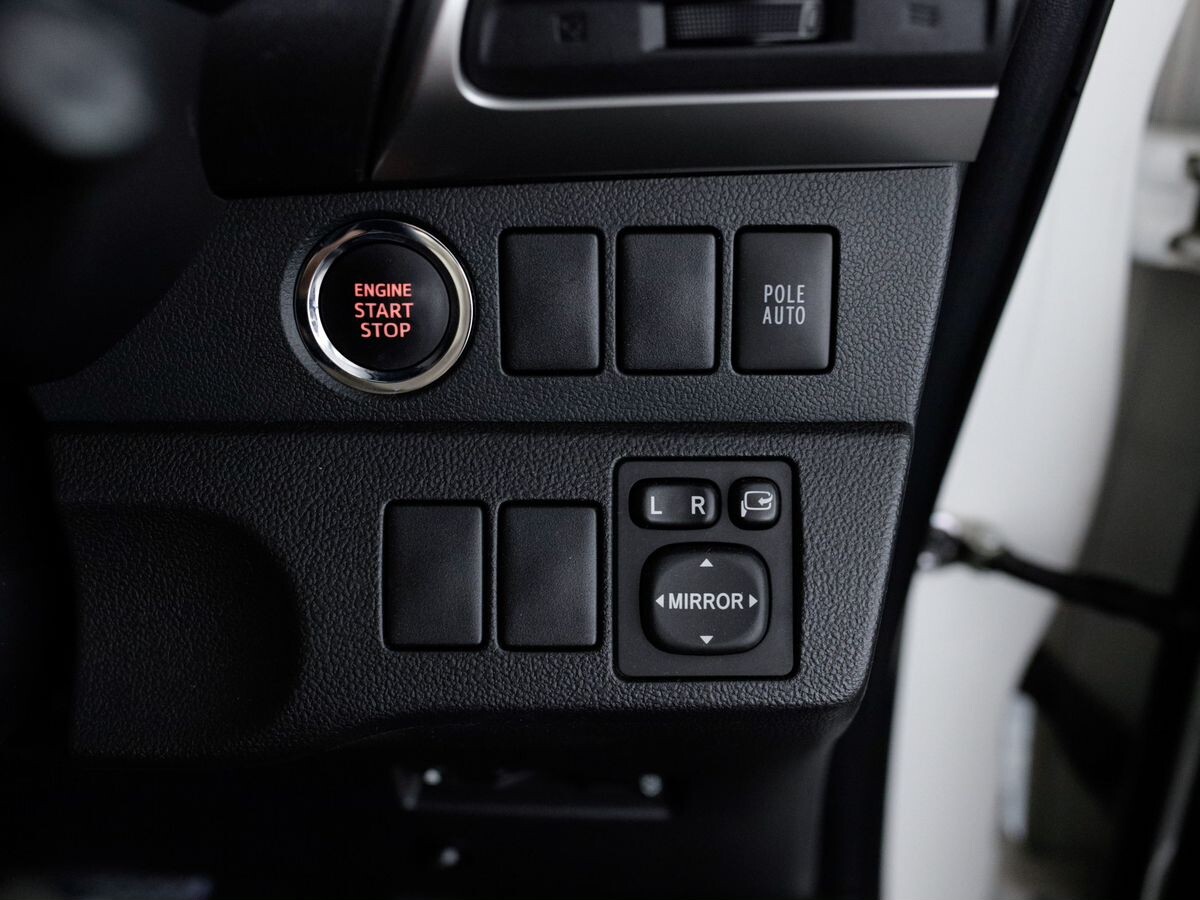 Toyota Ractis 2011 - фото автомобиля