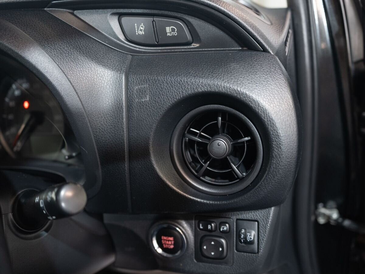 Toyota Vitz 2019 - фото автомобиля
