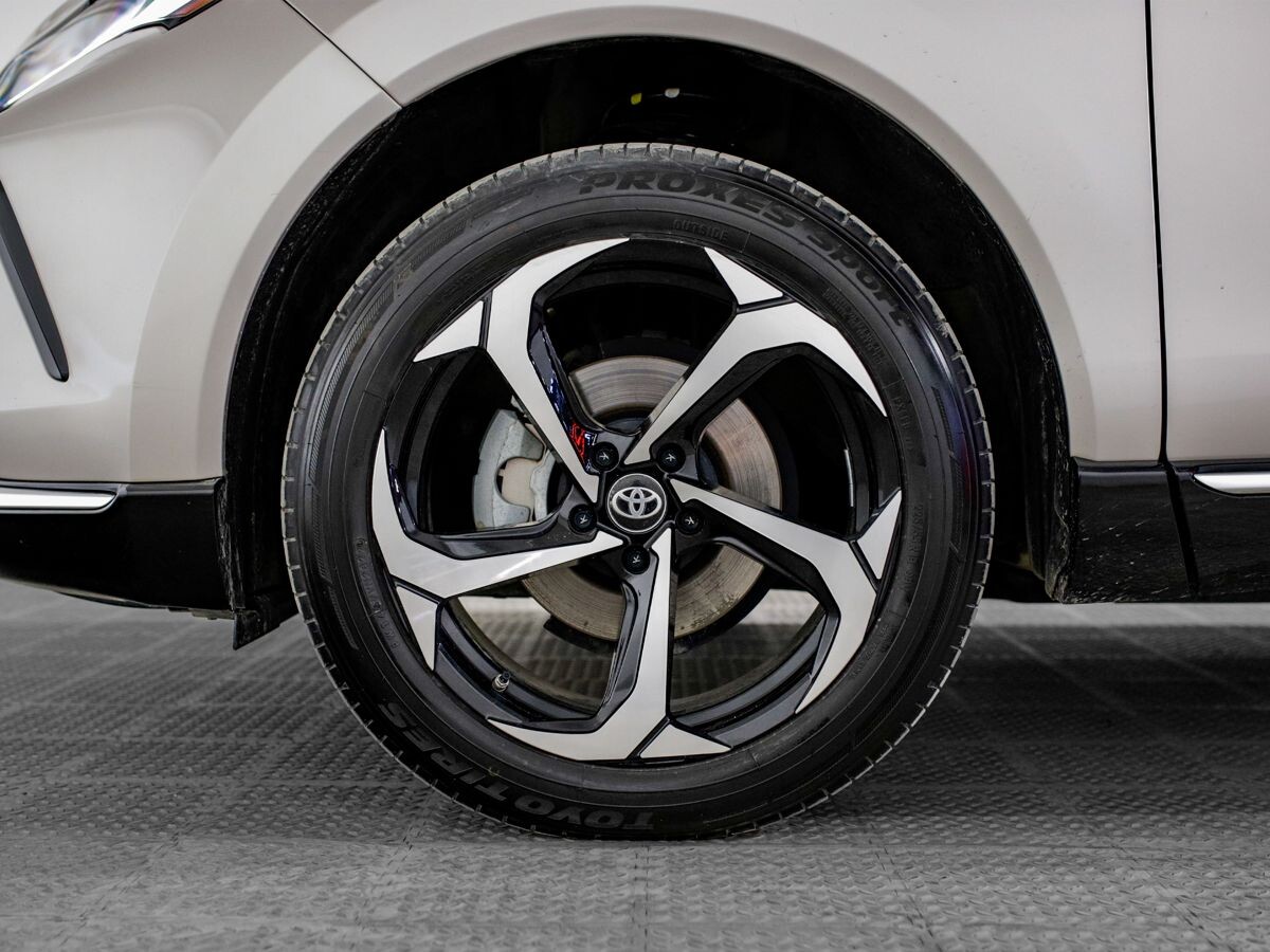 Toyota Venza 2022 - фото автомобиля