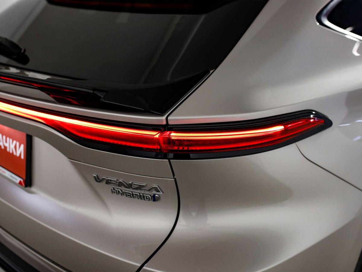 Toyota Venza 2022 - фото автомобиля