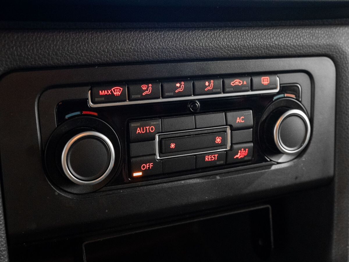 Volkswagen Amarok 2012 - фото автомобиля