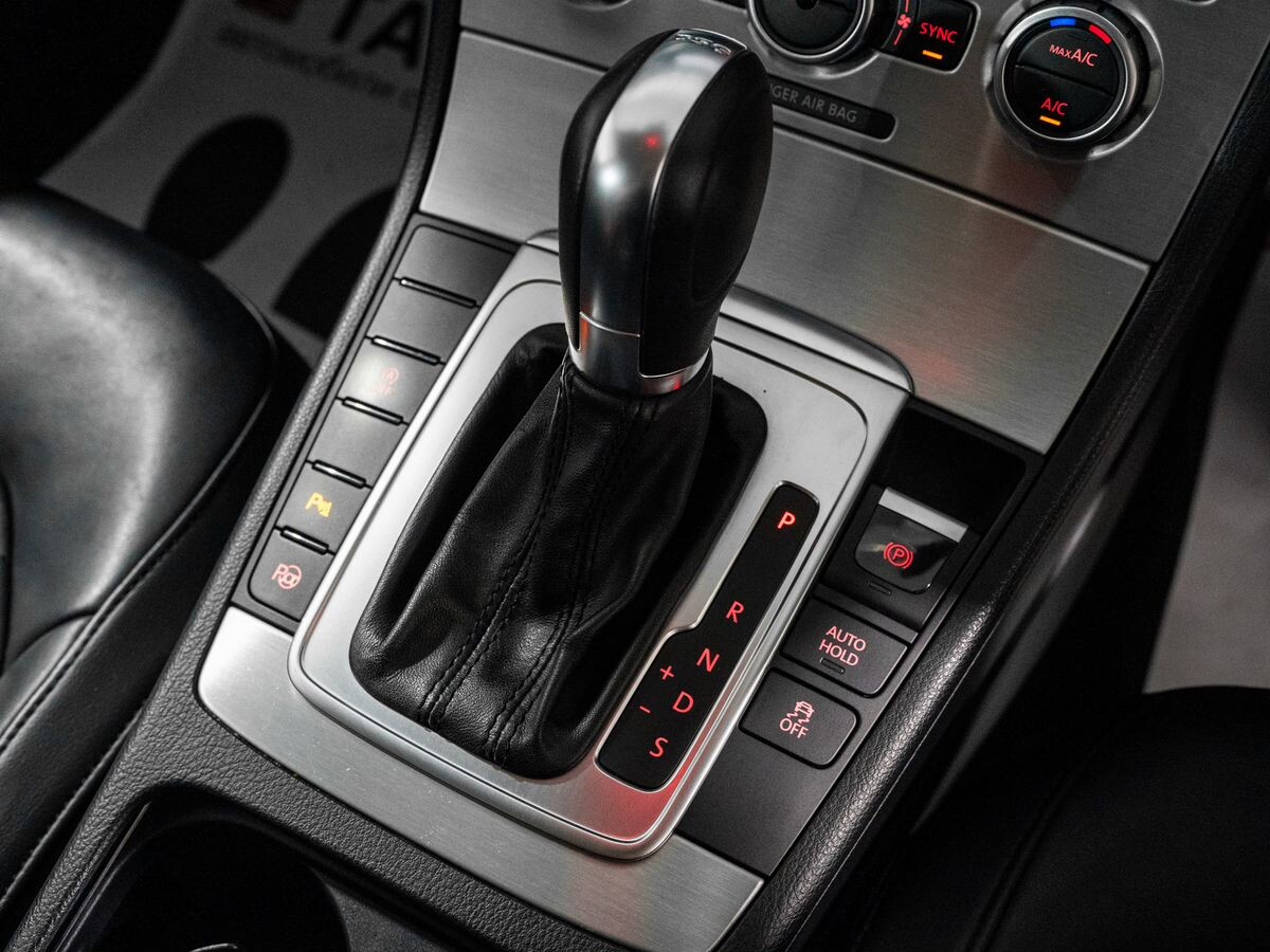 Volkswagen Passat 2013 - фото автомобиля