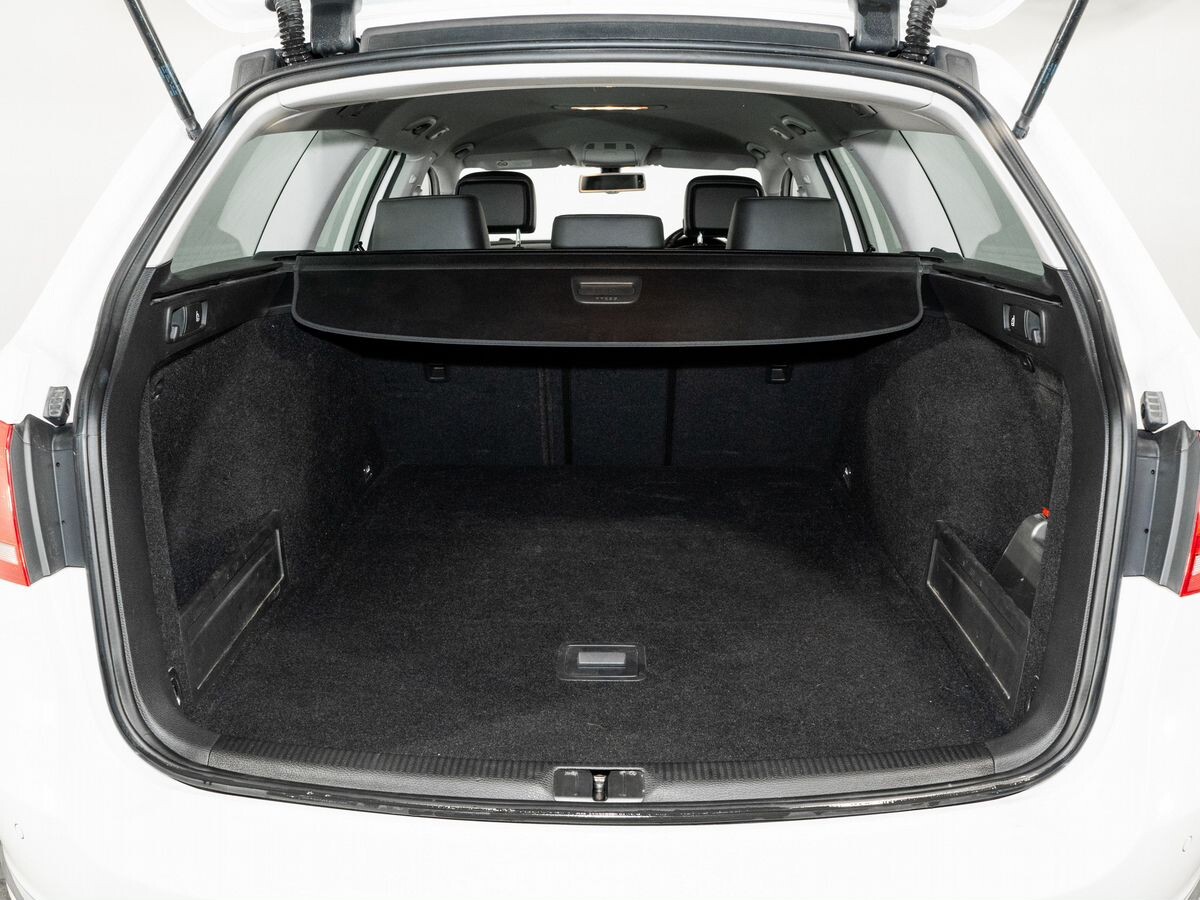 Volkswagen Passat 2013 - фото автомобиля