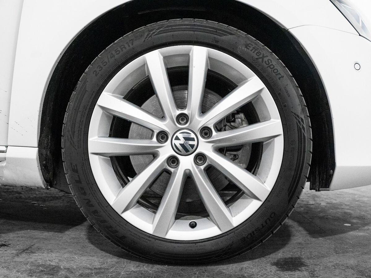 Volkswagen Passat 2013 - фото автомобиля
