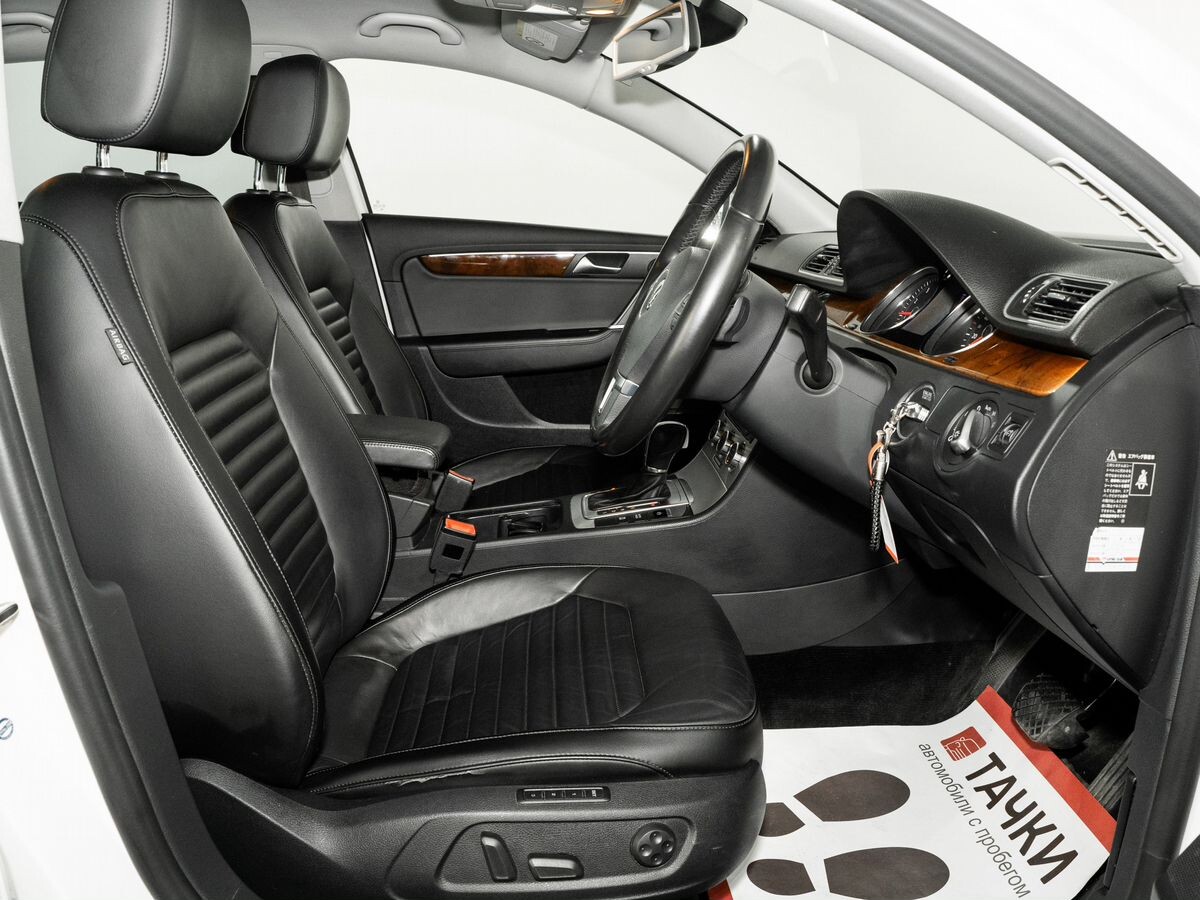 Volkswagen Passat 2013 - фото автомобиля