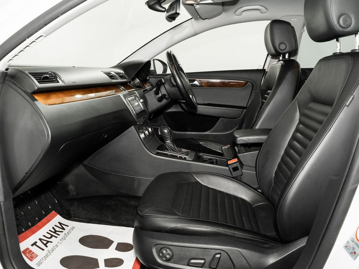 Volkswagen Passat 2013 - фото автомобиля