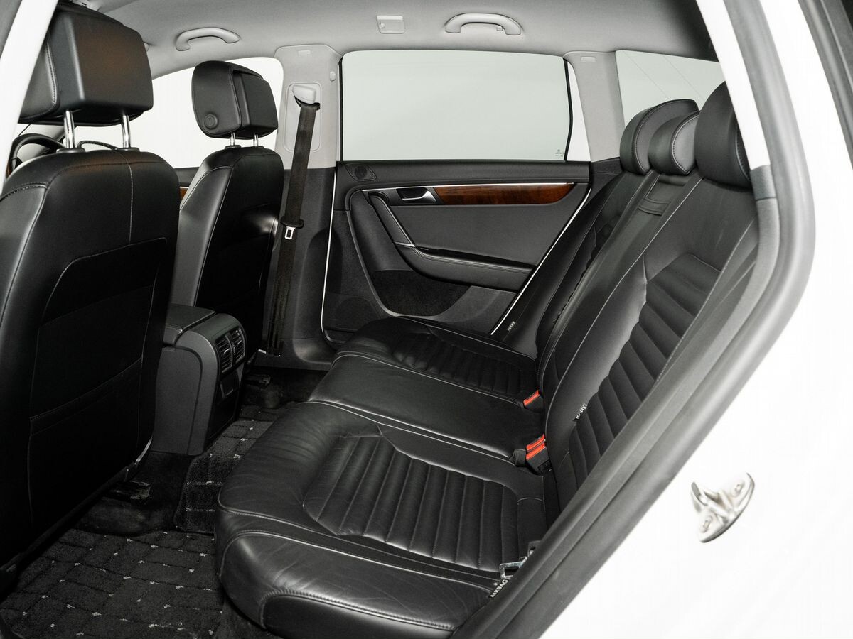 Volkswagen Passat 2013 - фото автомобиля