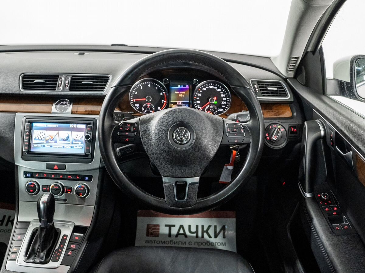 Volkswagen Passat 2013 - фото автомобиля