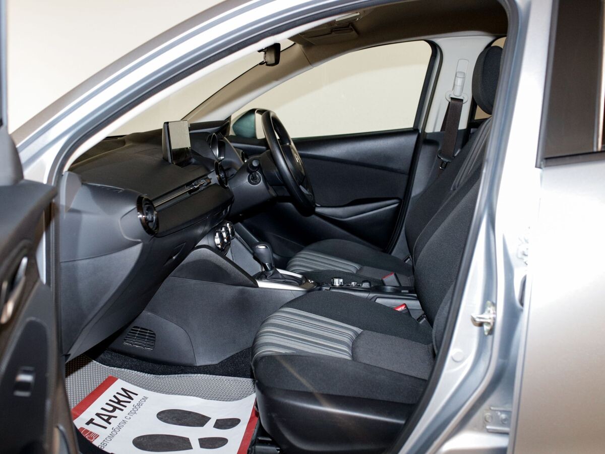 Mazda Mazda2 2022 - фото автомобиля