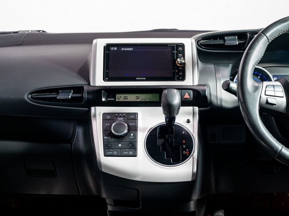 Toyota Wish 2014 - фото автомобиля