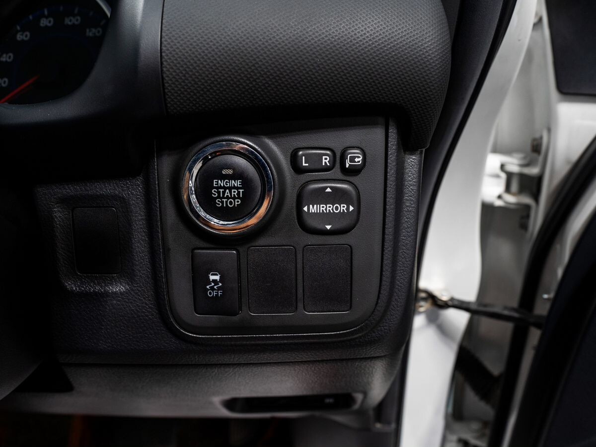 Toyota Wish 2014 - фото автомобиля