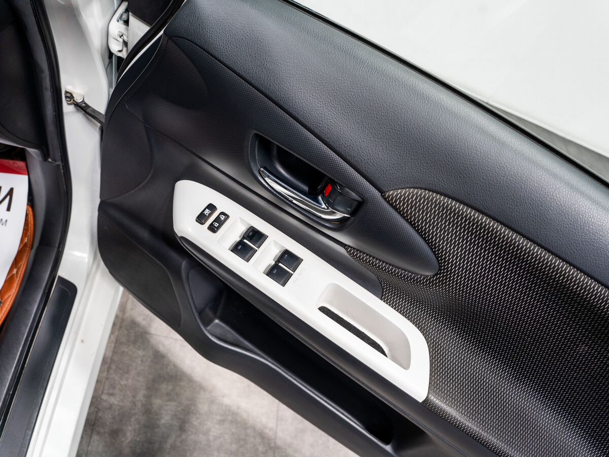 Toyota Wish 2014 - фото автомобиля