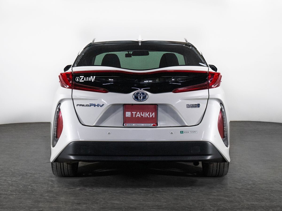 Toyota Prius 2018 - фото автомобиля