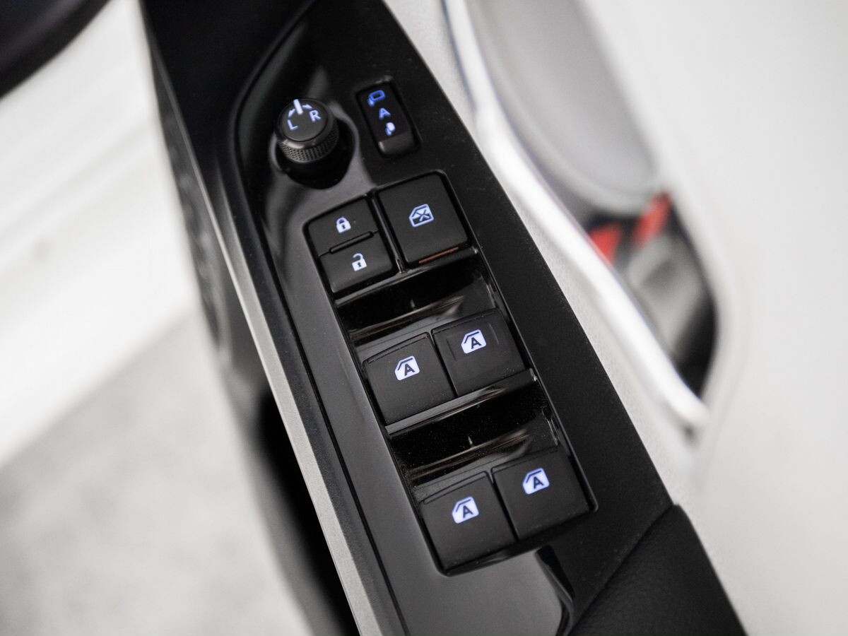 Toyota Prius 2018 - фото автомобиля