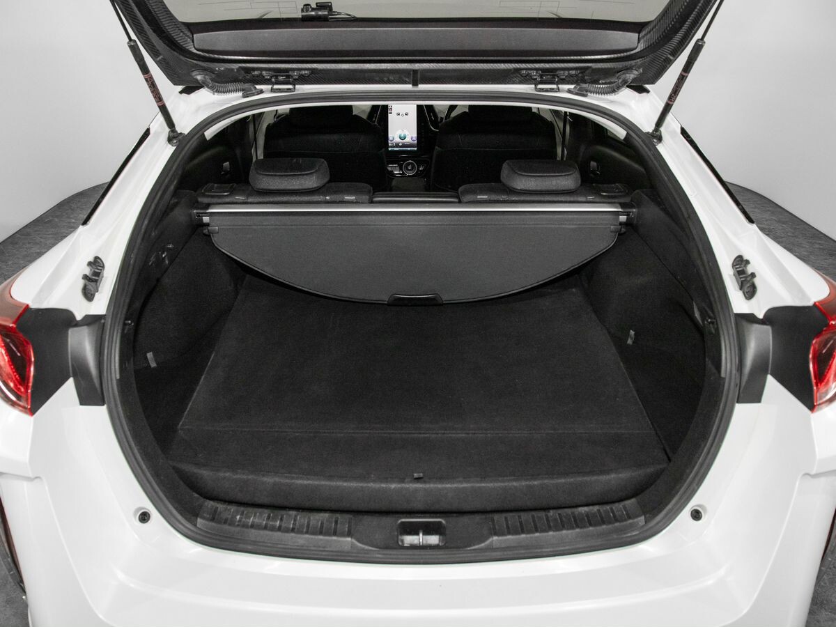 Toyota Prius 2018 - фото автомобиля