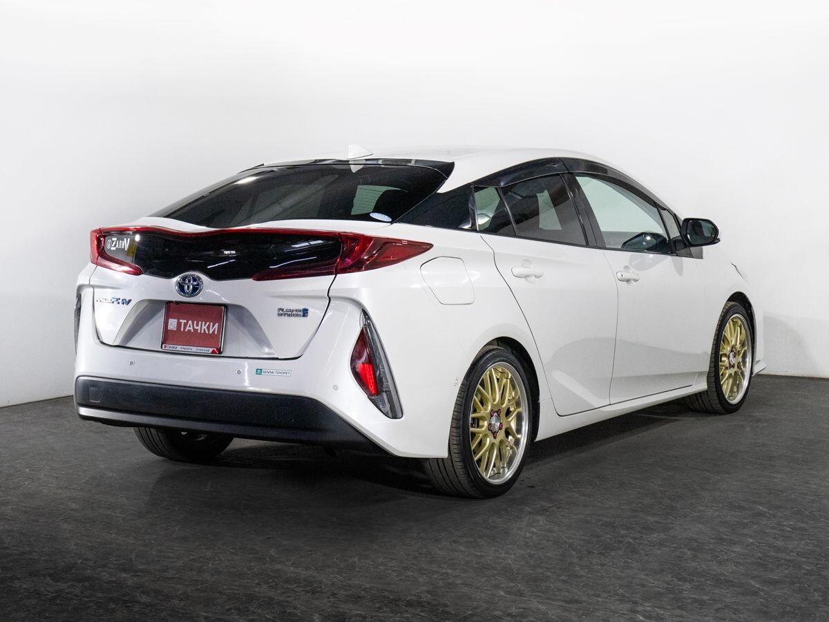 Toyota Prius 2018 - фото автомобиля