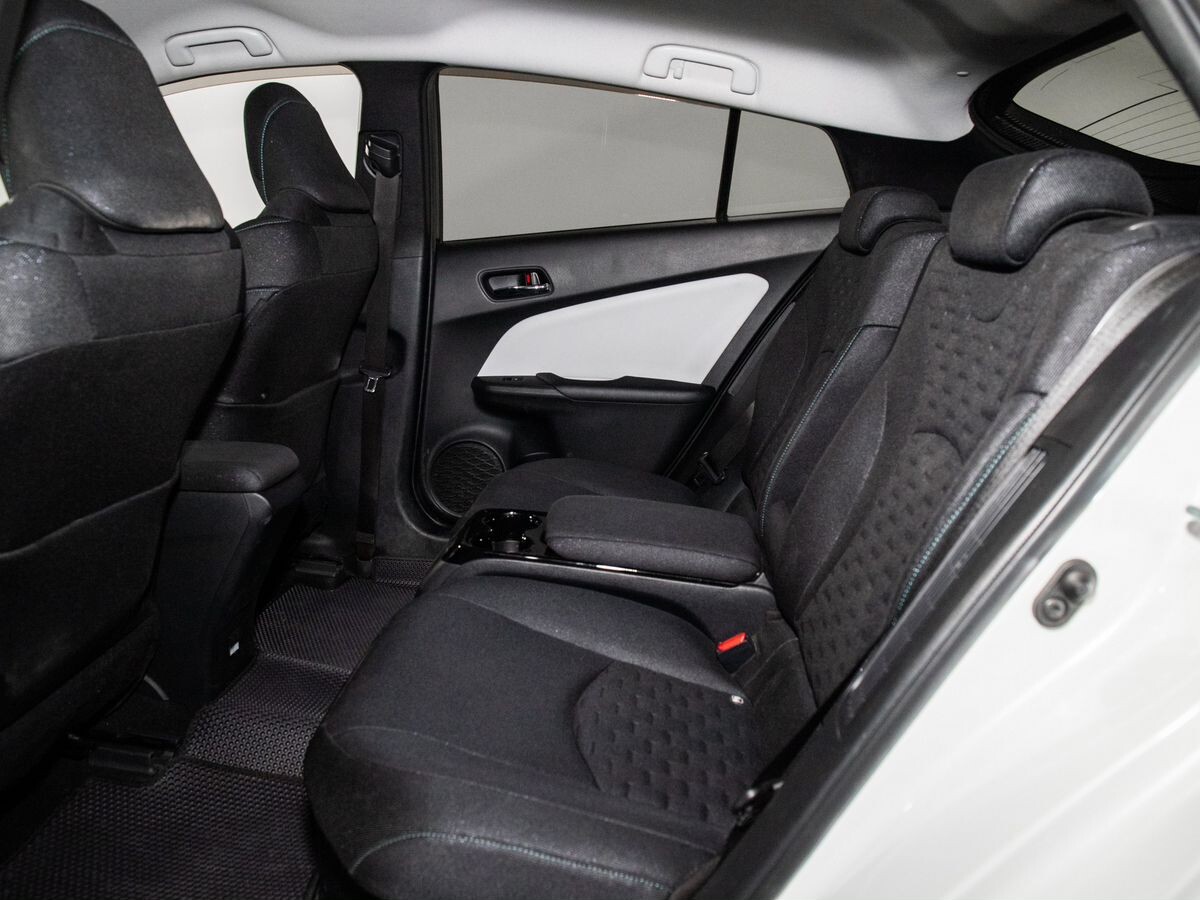 Toyota Prius 2018 - фото автомобиля