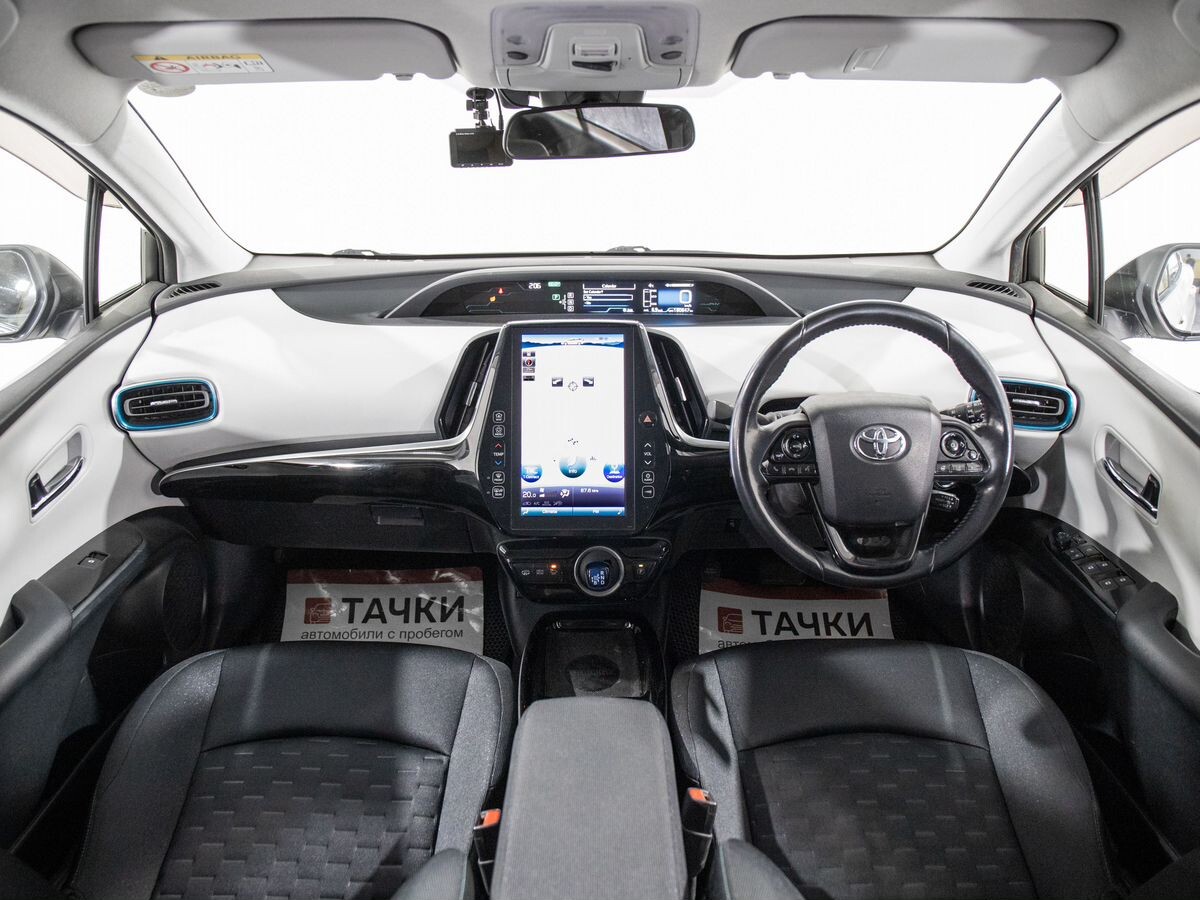 Toyota Prius 2018 - фото автомобиля