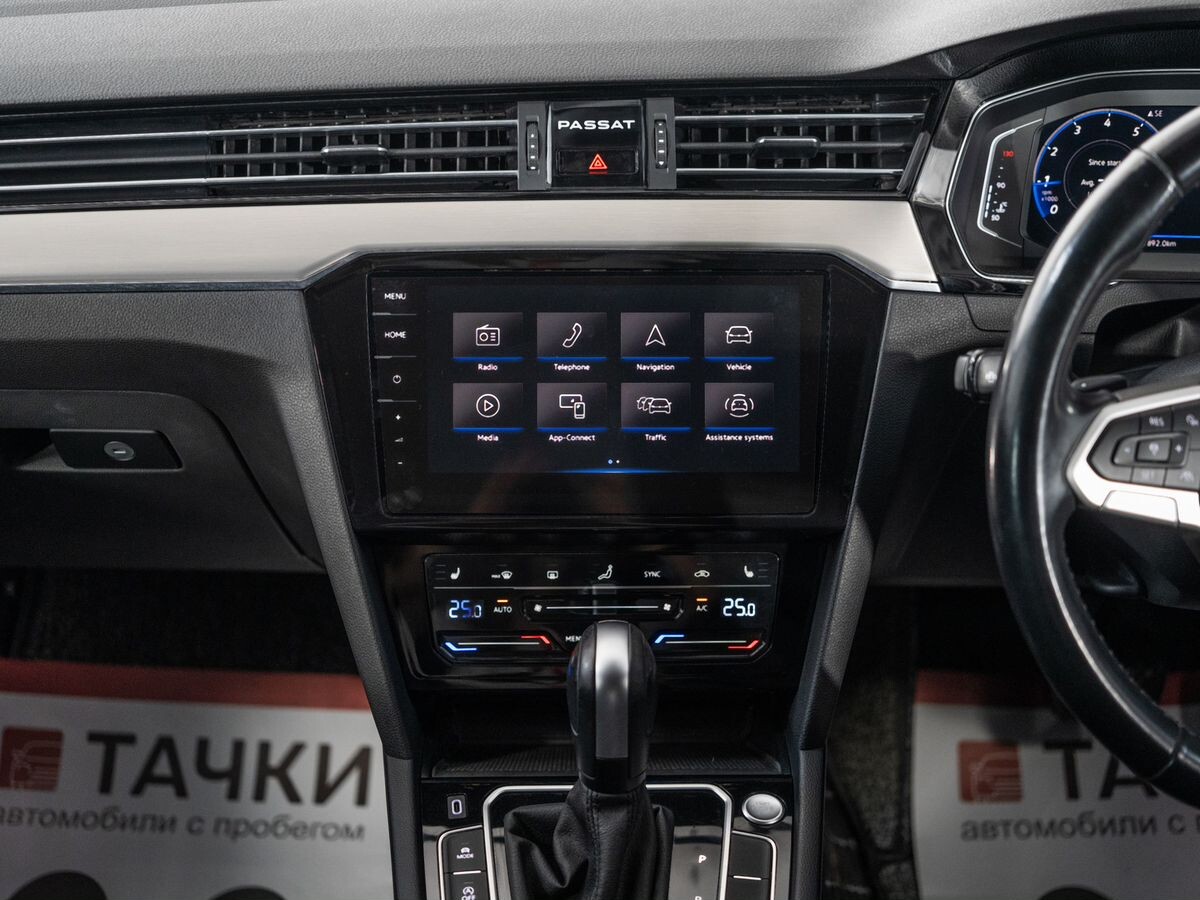 Volkswagen Passat 2021 - фото автомобиля