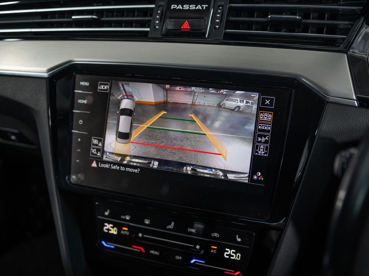 Volkswagen Passat 2021 - фото автомобиля