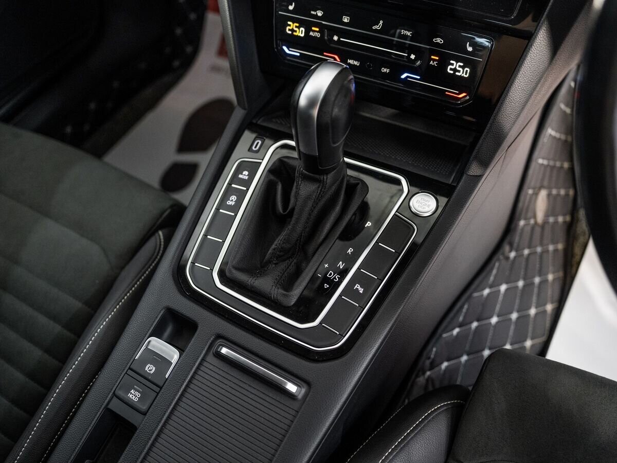Volkswagen Passat 2021 - фото автомобиля