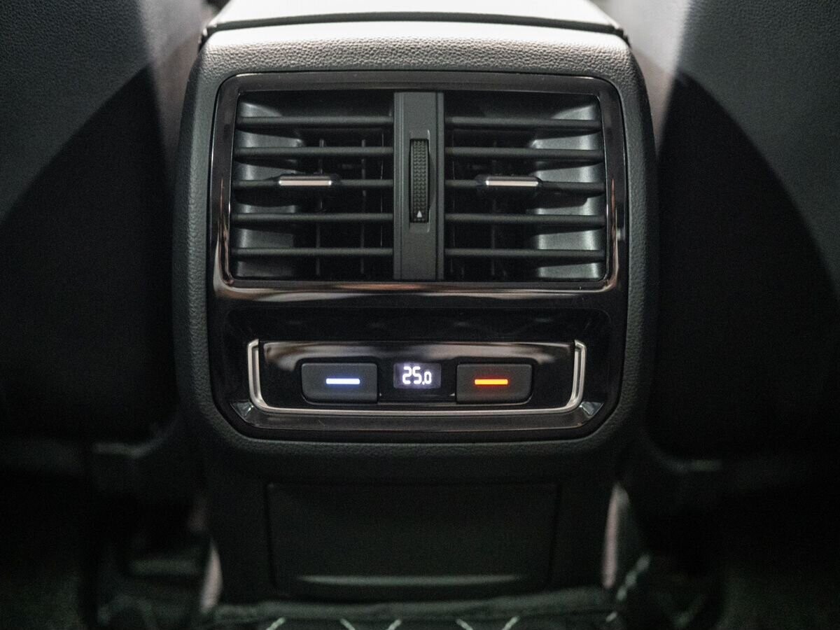 Volkswagen Passat 2021 - фото автомобиля