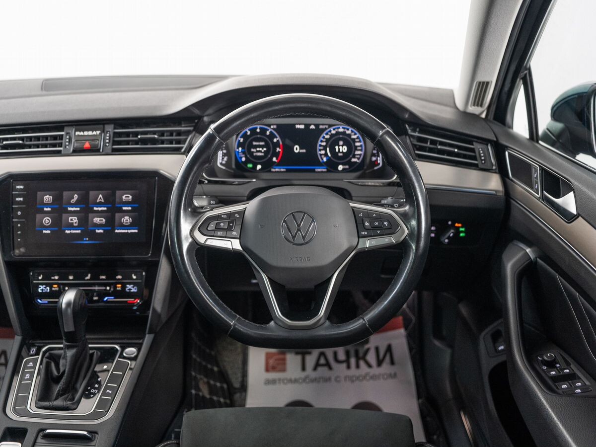 Volkswagen Passat 2021 - фото автомобиля