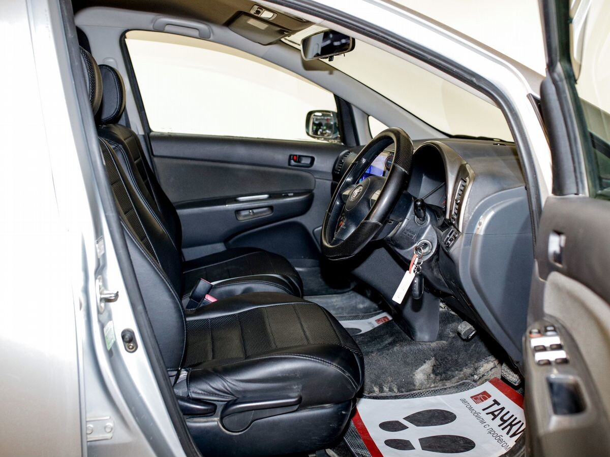 Toyota Wish 2003 - фото автомобиля