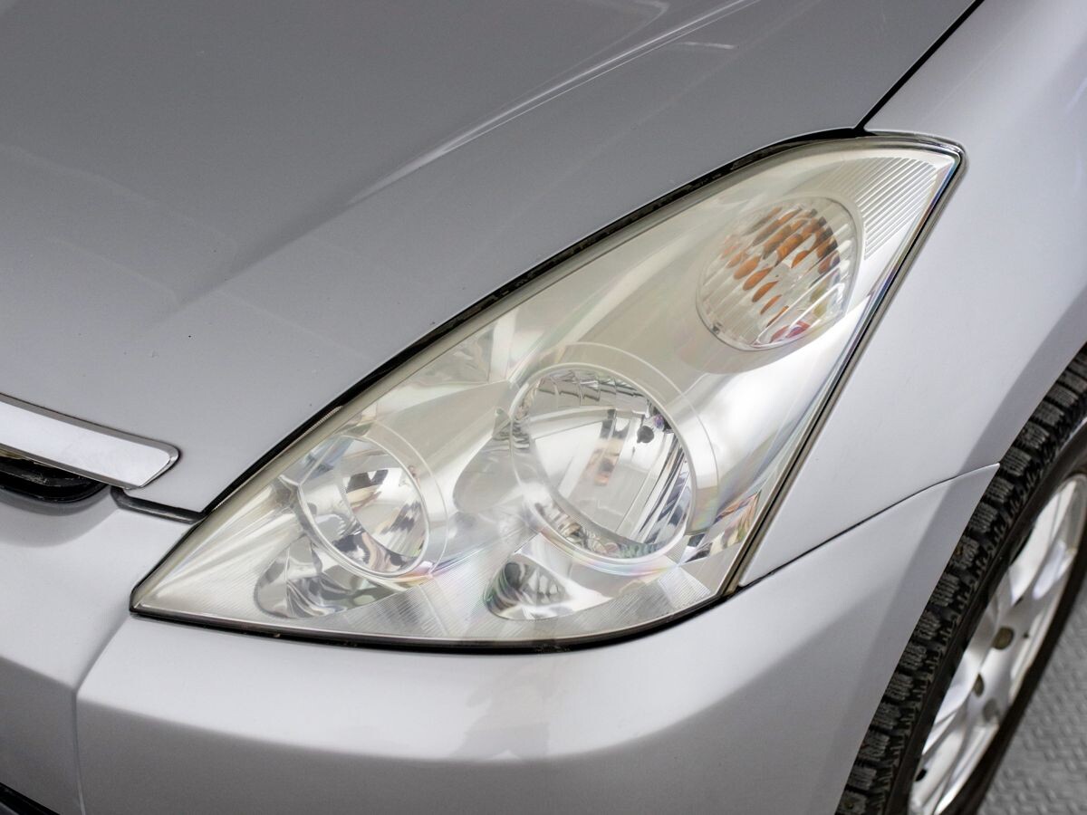 Toyota Wish 2003 - фото автомобиля