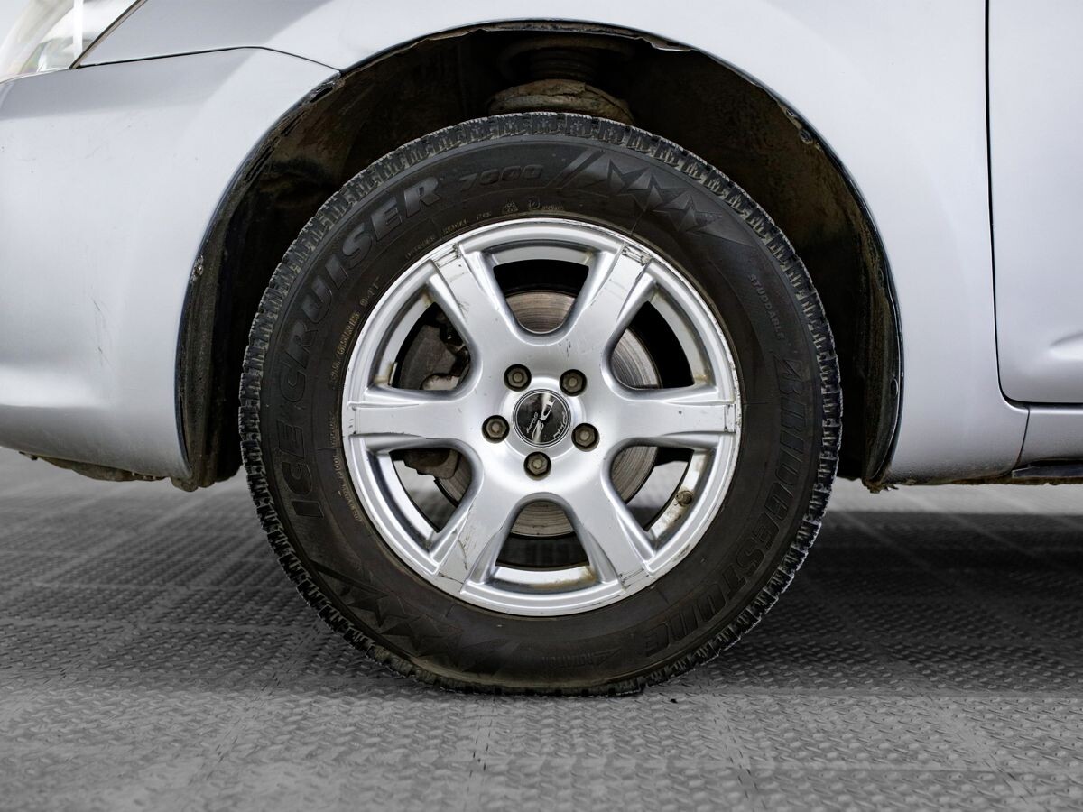 Toyota Wish 2003 - фото автомобиля