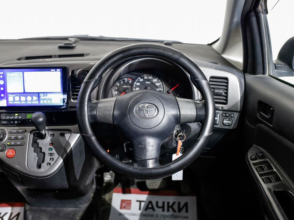 Toyota Wish 2003 - фото автомобиля